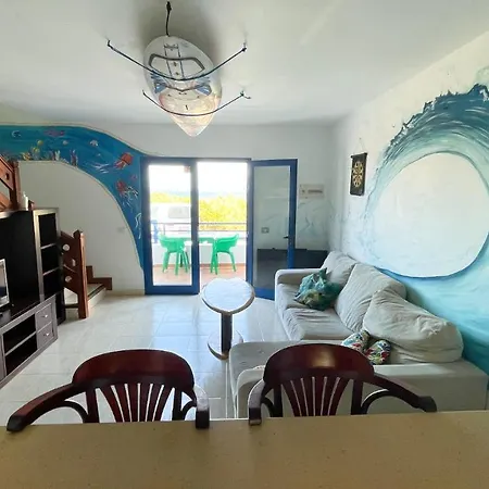 Red Star Surf & Yoga Camp Lanzarote * פאמארה