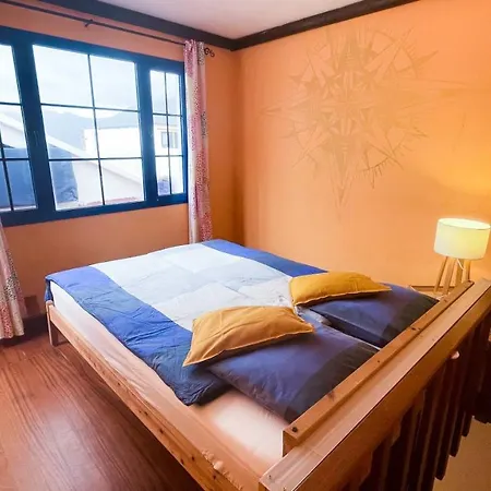 Red Star Surf & Yoga Camp Lanzarote * פאמארה