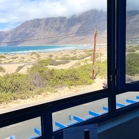 Red Star Surf & Yoga Camp Lanzarote *