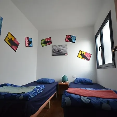 Red Star Surf & Yoga Camp Lanzarote Hostel *