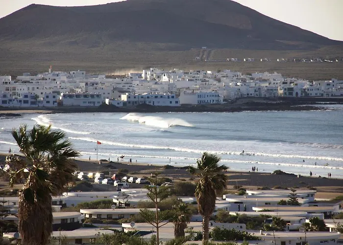 Red Star Surf & Yoga Camp Lanzarote 호스텔 파마라