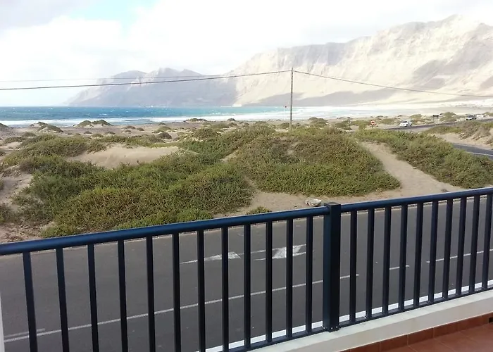 Red Star Surf & Yoga Camp Lanzarote *