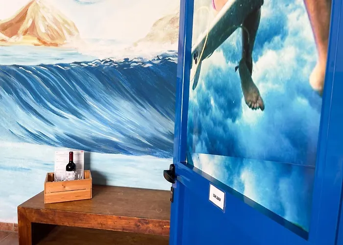 Red Star Surf & Yoga Camp Lanzarote 호스텔 *