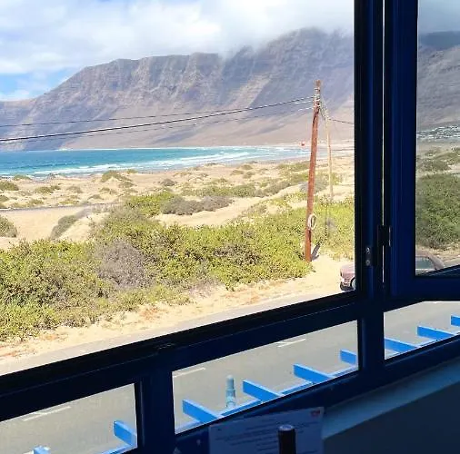 Red Star Surf & Yoga Camp Lanzarote *