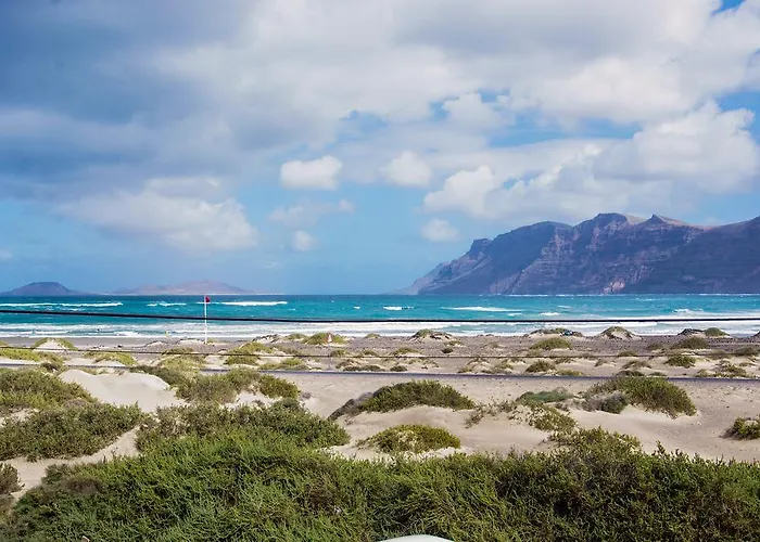 Red Star Surf & Yoga Camp Lanzarote *