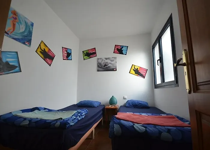 Red Star Surf & Yoga Camp Lanzarote Hostel *