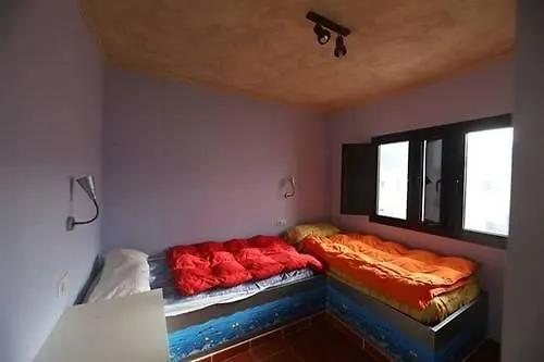 Red Star Surf & Yoga Camp Lanzarote 호스텔 파마라