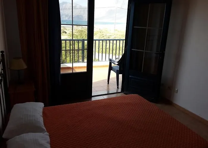 Red Star Surf & Yoga Camp Lanzarote Hostel