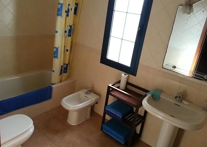 Red Star Surf & Yoga Camp Lanzarote Hostel *