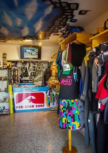 Red Star Surf & Yoga Camp Lanzarote * 파마라