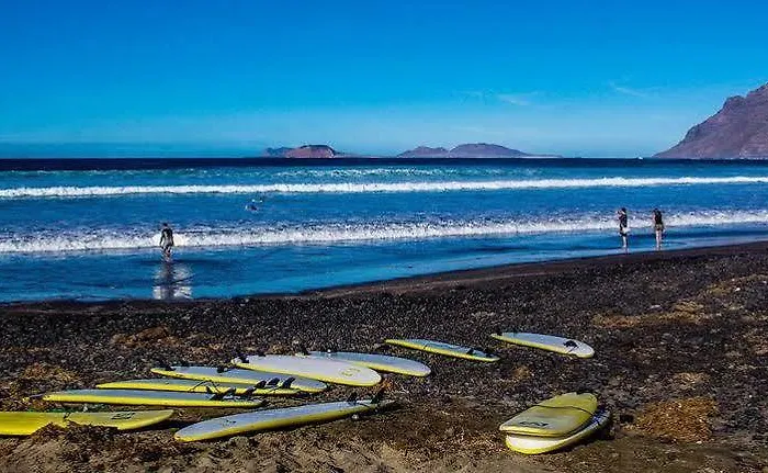 Red Star Surf & Yoga Camp Lanzarote Hostel Famara