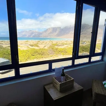 Red Star Surf & Yoga Camp Lanzarote *