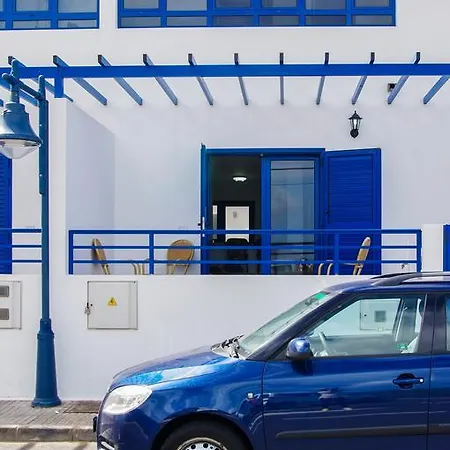 Red Star Surf & Yoga Camp Lanzarote *