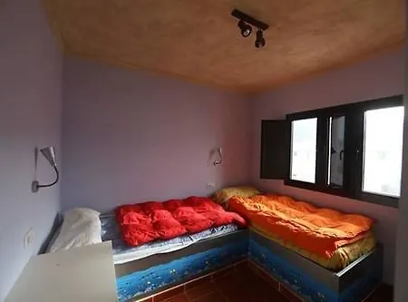 Red Star Surf & Yoga Camp Lanzarote Hostel Famara