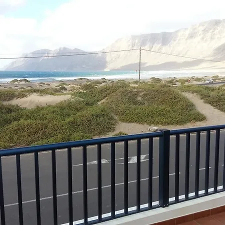 Red Star Surf & Yoga Camp Lanzarote *